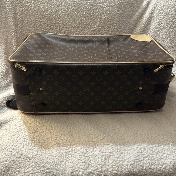 Louis Vuitton carry on luxury item - Picture 4 of 14